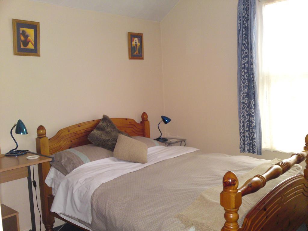 Crestwell House Panzió Eastleigh Szoba fotó